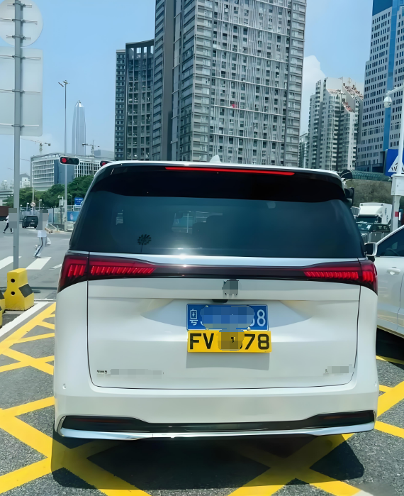 FV车牌：粤港澳便捷通关的流动符号