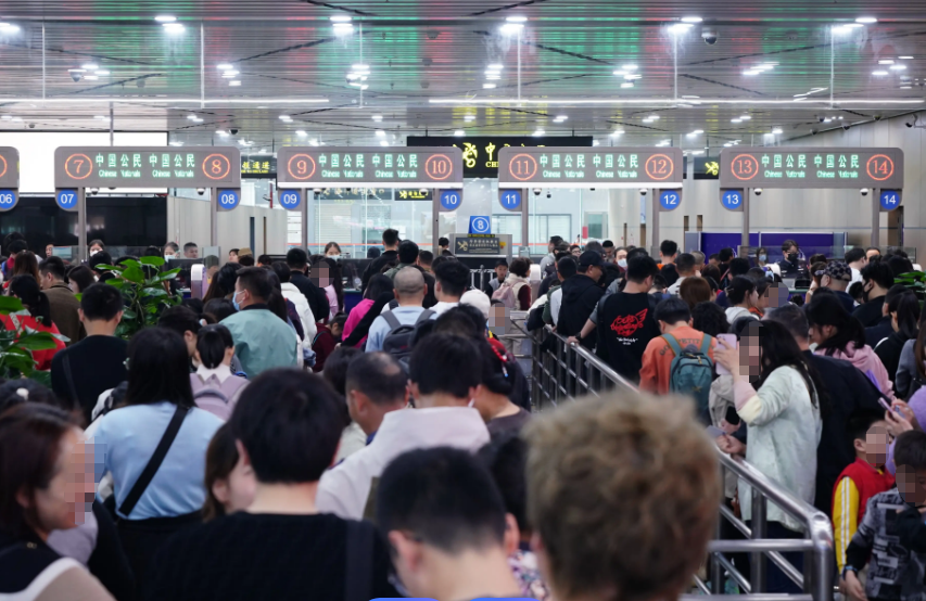 珠海拱北口岸“五一”假期前三天迎客超120万人次