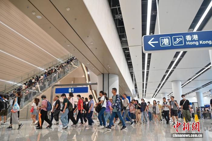 皇岗口岸跨境通关压力测试 深港2万人“极限大考”